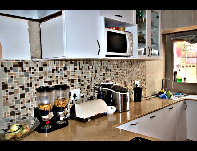 2 BEDROOM TOWNHOUSE FOR SALE IN EDLEEN